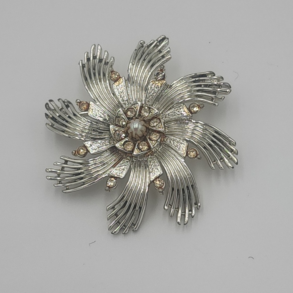 Vintage signed Ceil Chapman gold‎ tone rhinestone faux pearl pinwheel brooch pin
